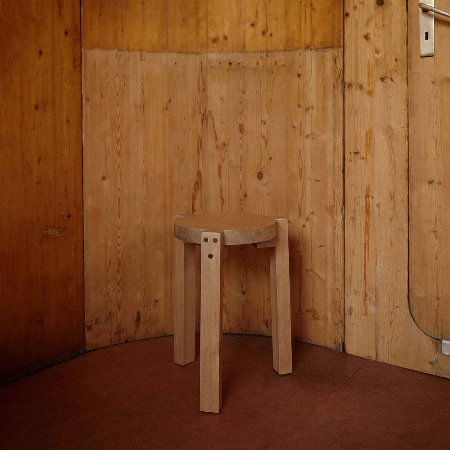 Girafa Stool