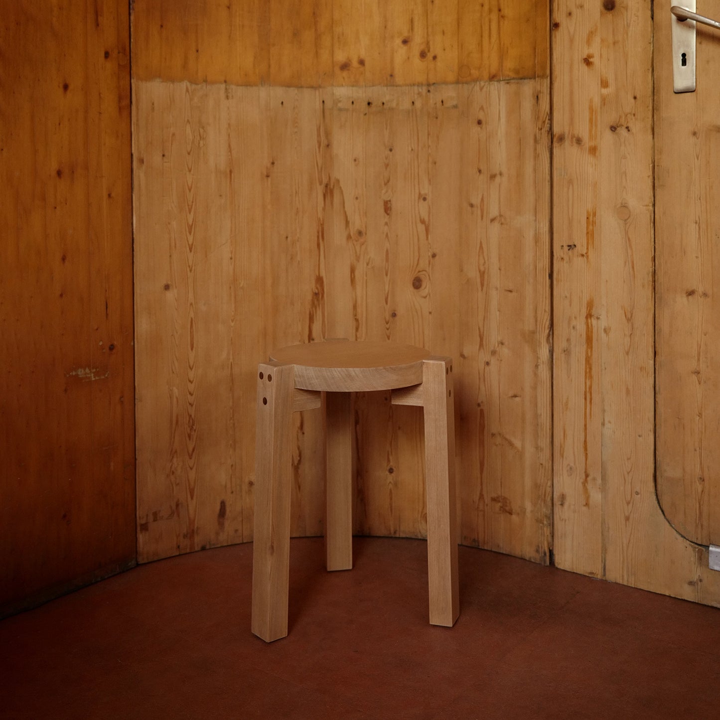 Girafa Stool