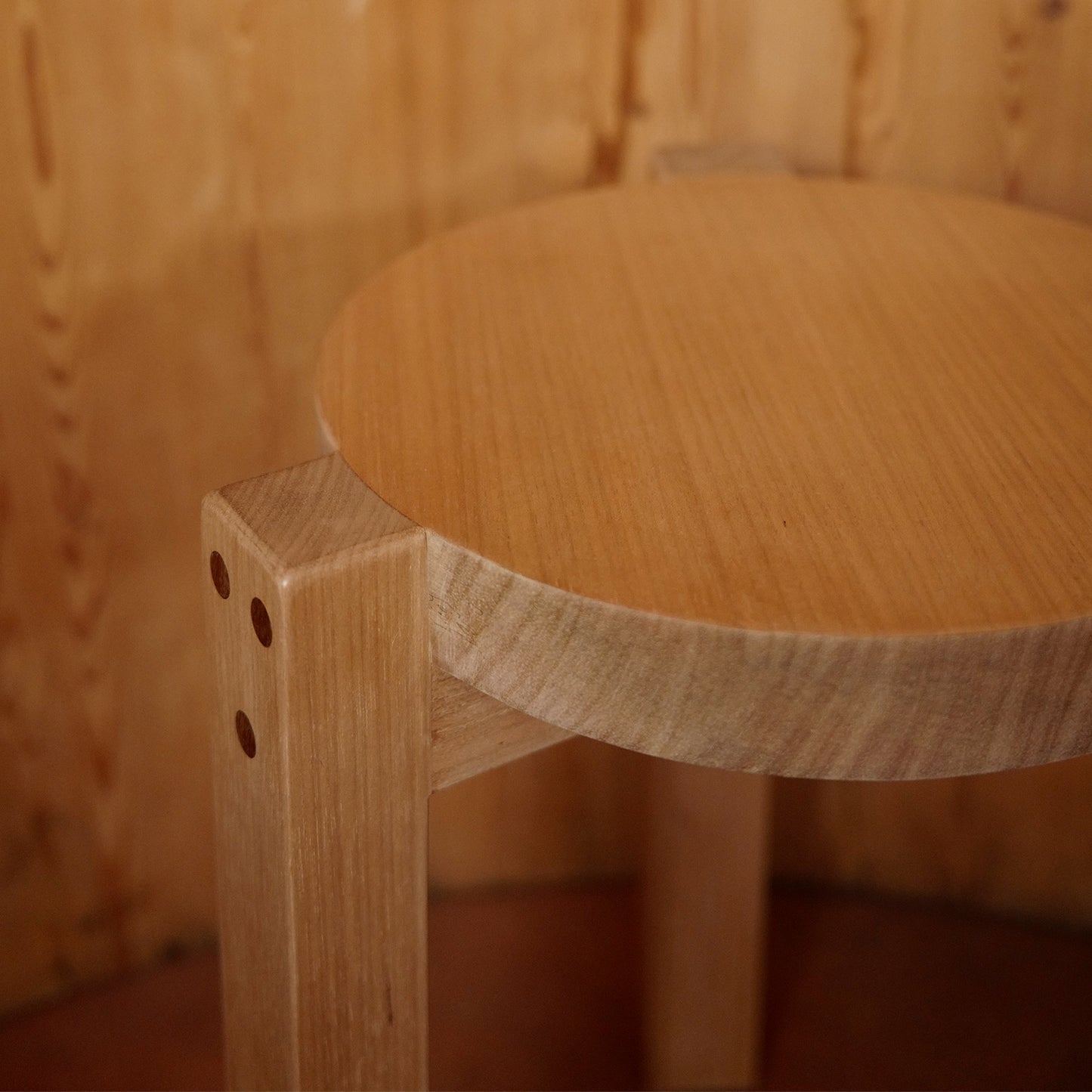 Girafa Stool