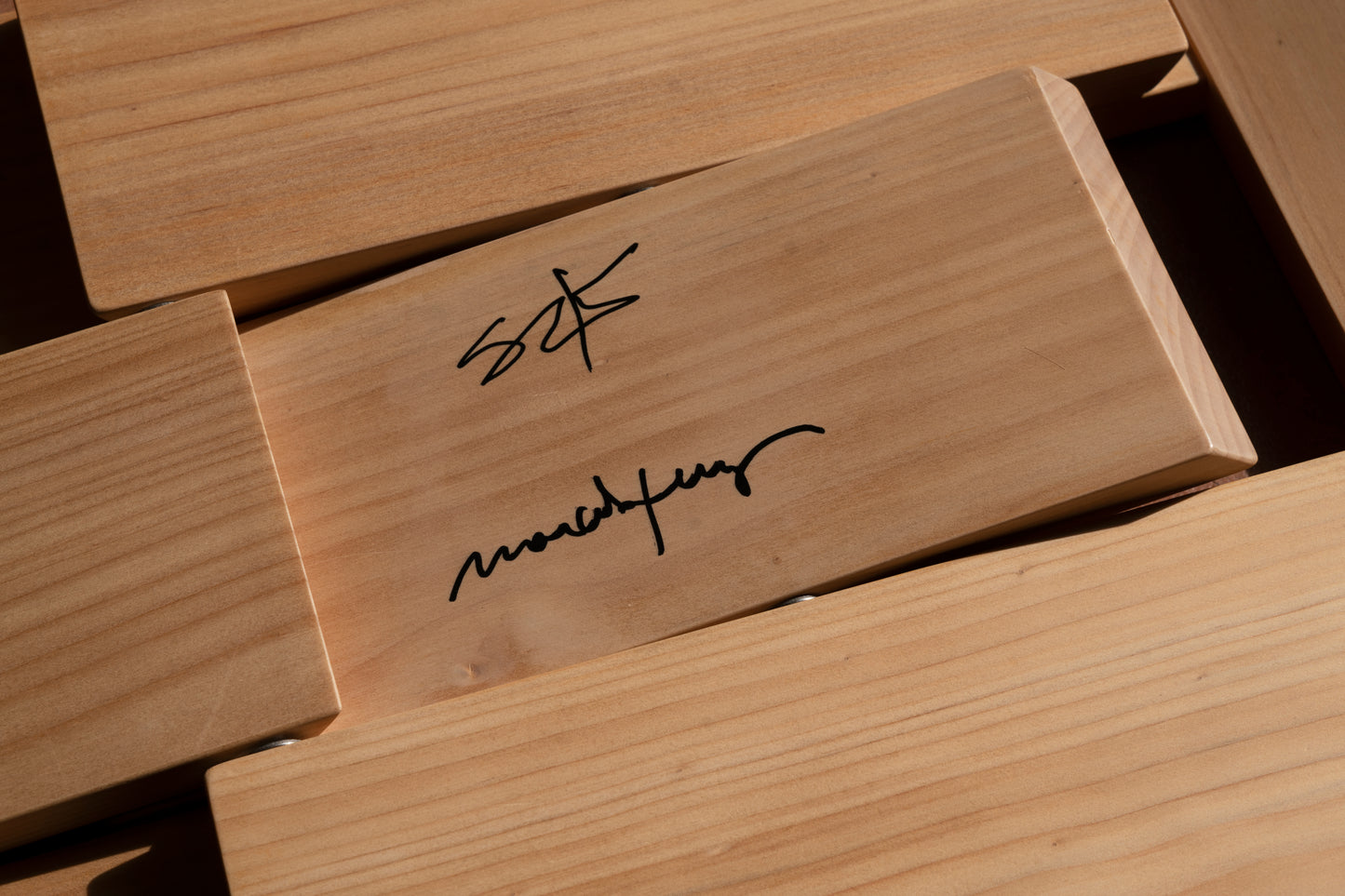 サイン入り・Frei Egídio Chair