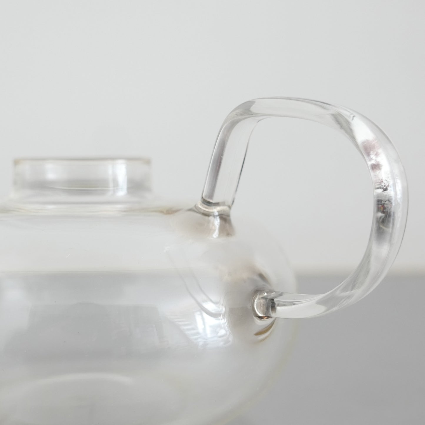 Glass Teapot by Wilhelm Wagenfeld : B