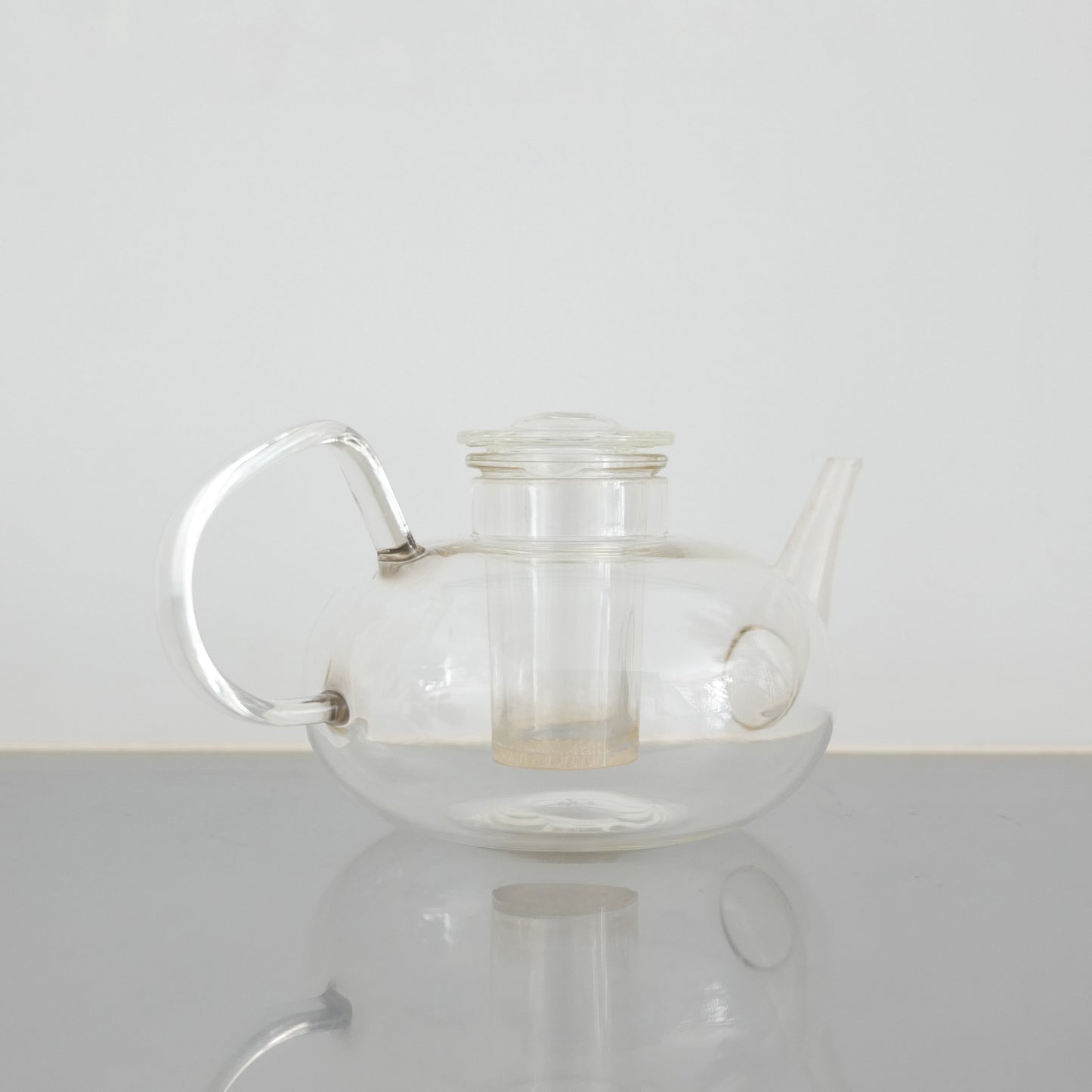Glass Teapot by Wilhelm Wagenfeld : A