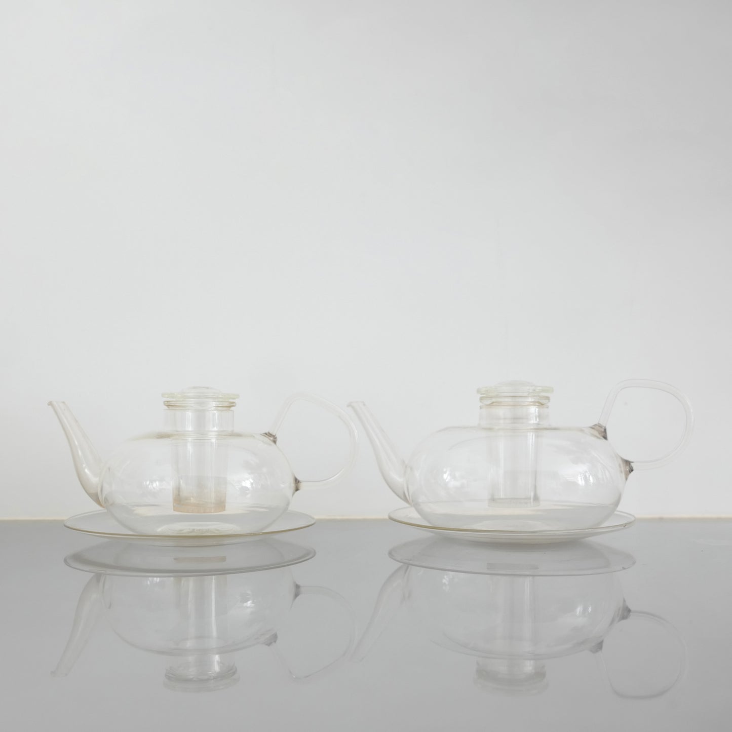 Glass Teapot by Wilhelm Wagenfeld : A