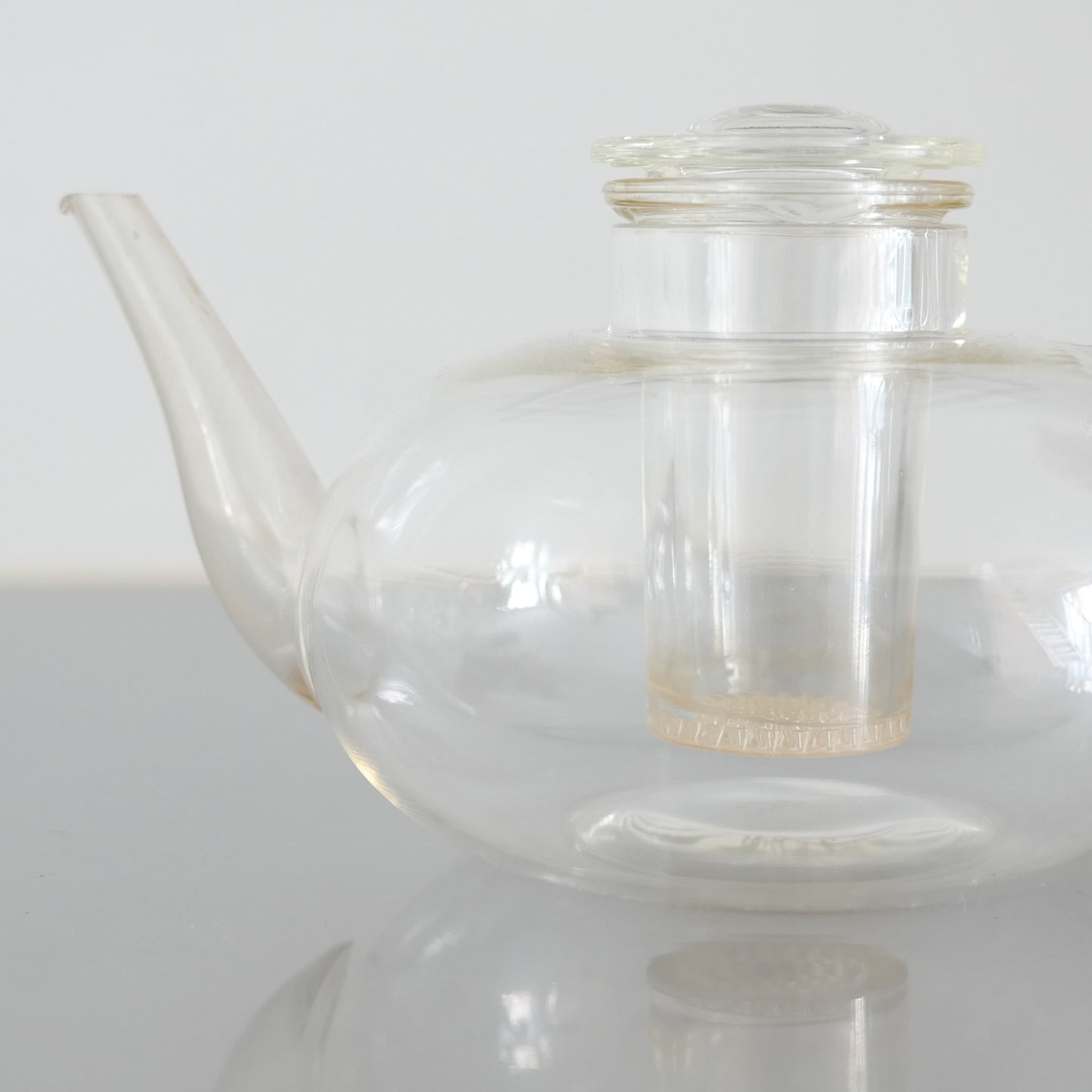 Glass Teapot by Wilhelm Wagenfeld : A