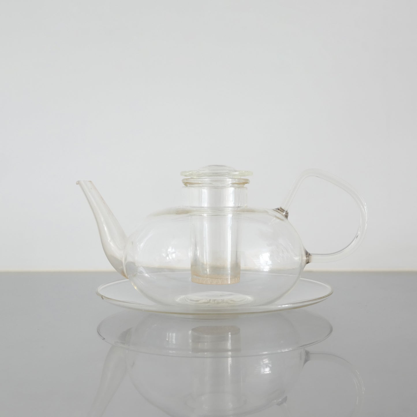 Glass Teapot by Wilhelm Wagenfeld : A