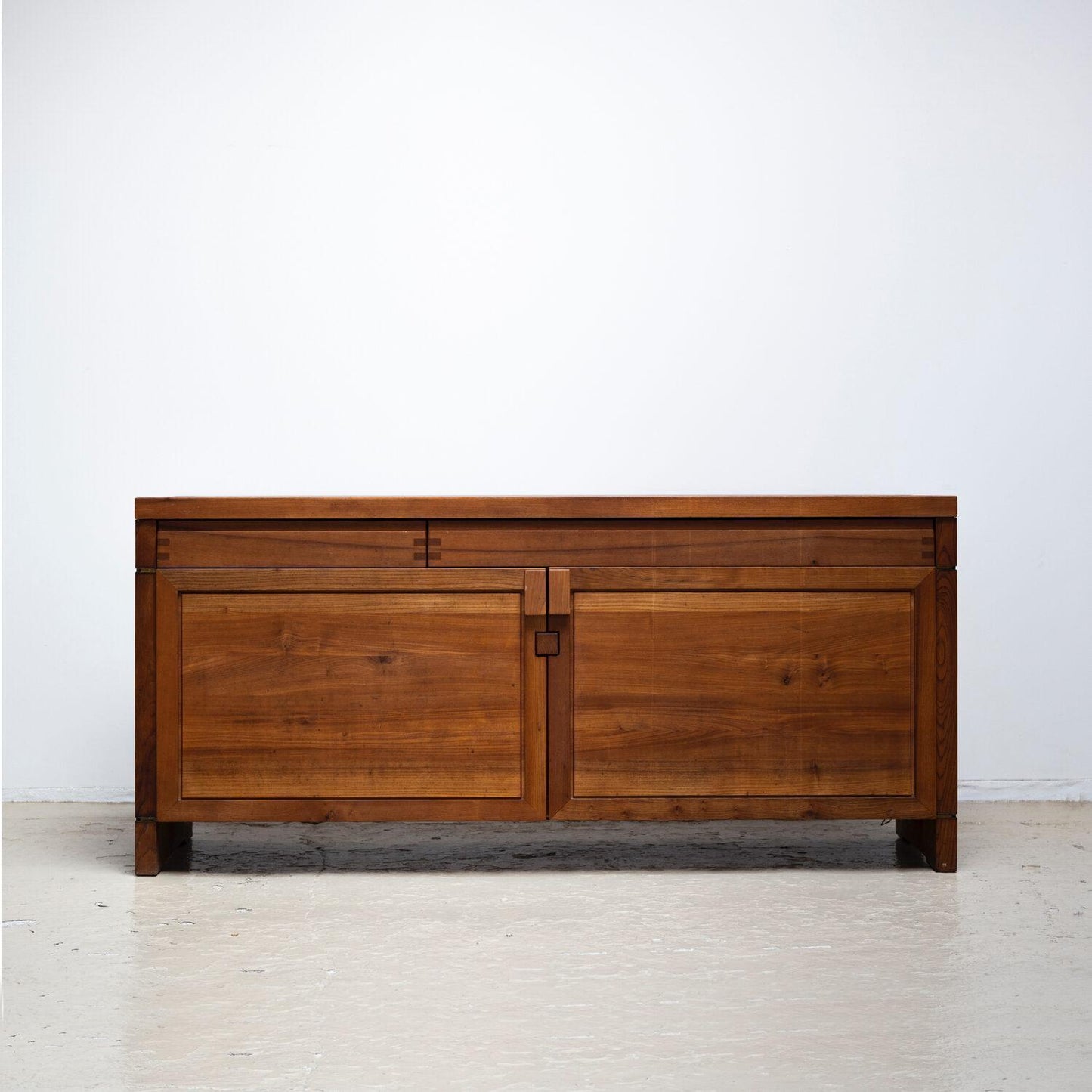 R08 Sideboard