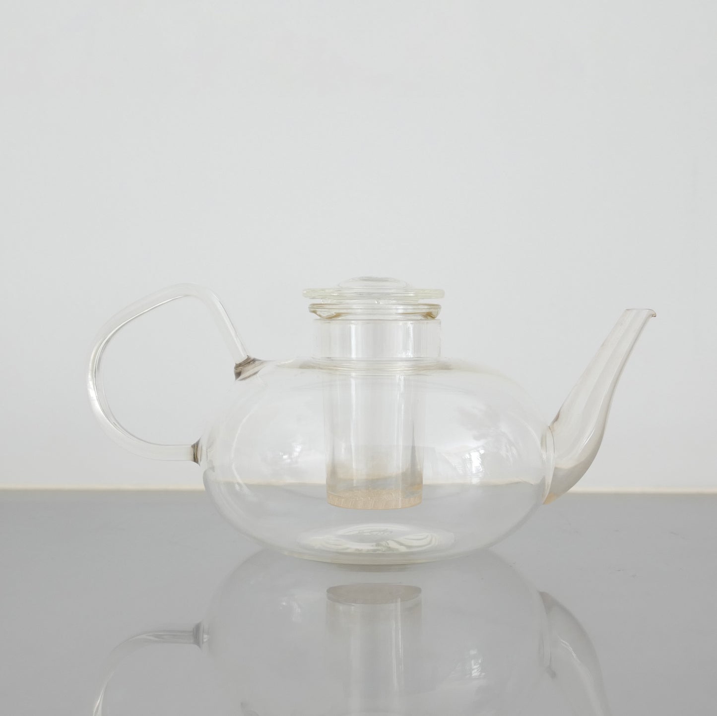 Glass Teapot by Wilhelm Wagenfeld : A